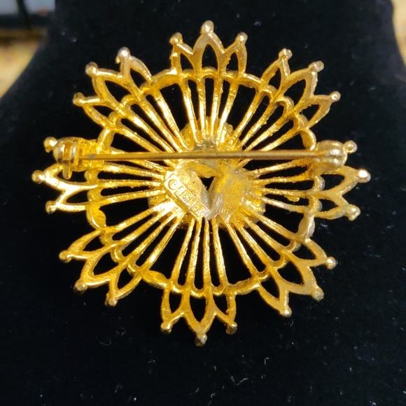 VTG Lisner gold and pearl brooch (#121) - Picture 3 of 5